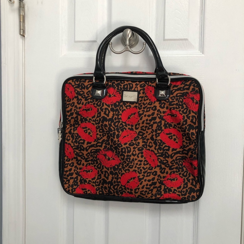 Betsey Johnson Betseyville leopard Kiss Lip Print Laptop iPad Tote Case FLAWS